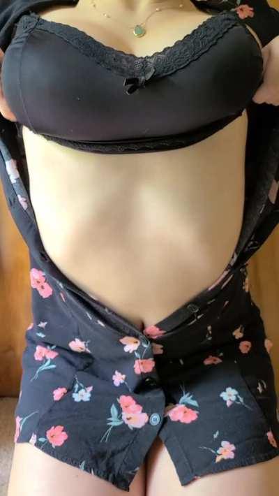 here's what my coworkers never get to see, they're so bouncy (18f)