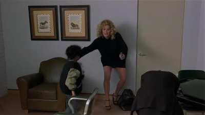 Sharon Stone Knees a Man in the Balls in Gloria (1999)