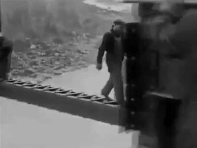 Bridge workers with no harness 100 years ago