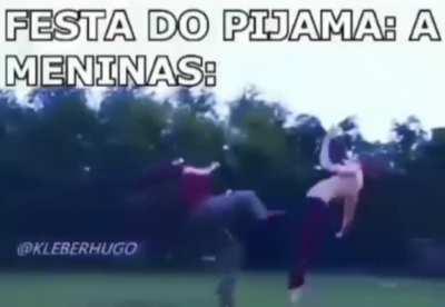 O que é uma moça sem uma tesoura?