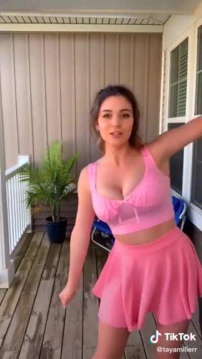 My favorite outfit that she has ever worn... (Old from Sept 2020)