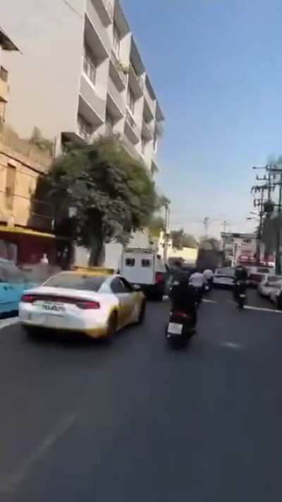 Reporter follows police Chase of truck in Mexico City