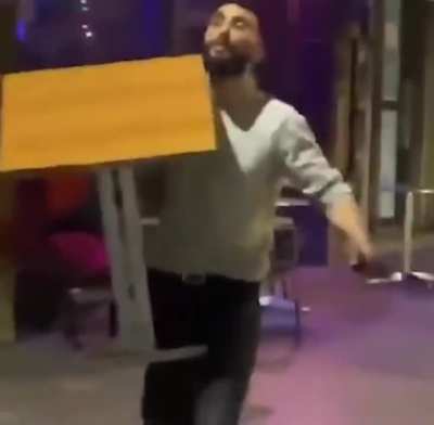 Guy in Charleroi, Belgium threatens people with a knife