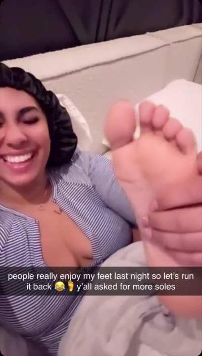 Queen is embracing her feet 🙌🏼🥵