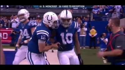 [Highlight] Andrew Luck avoids the sack, throws a dime on the run to Donte Moncreif for a TD. 2014 Wildcard Game, Colts vs Bengals
