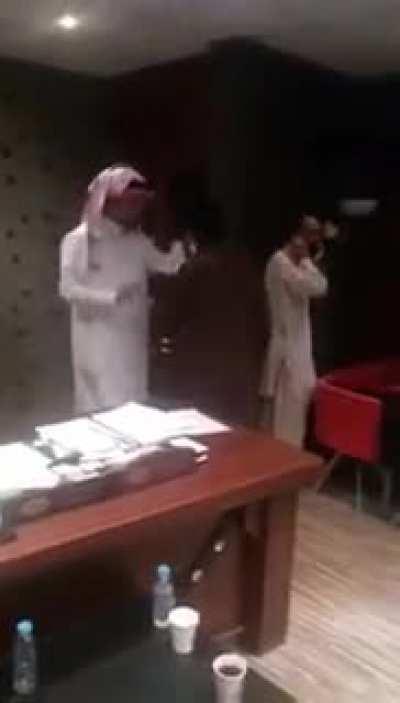 Arab owner and kanglu subordinate have a few words for their porki pathan s̶l̶a̶v̶e̶s̶ migrant-workers, 