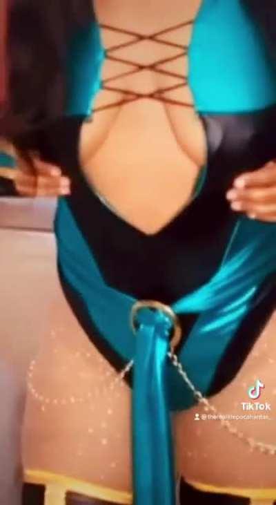 TheRealLifePocahantas_ (on Tiktok) as Jade