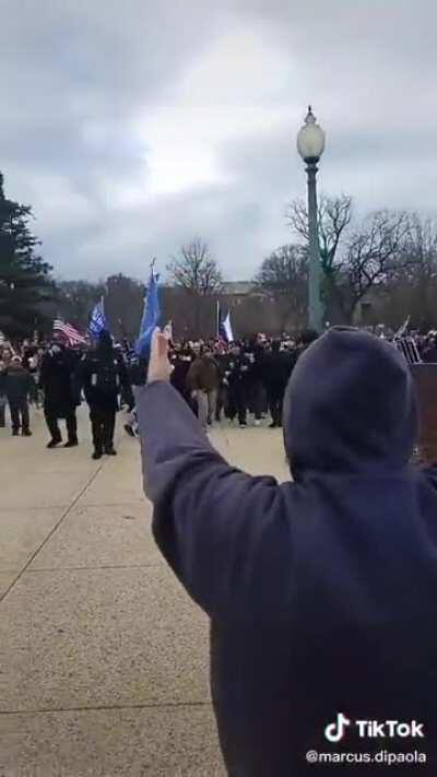 Police opening the gates for rioters at the US Capitol