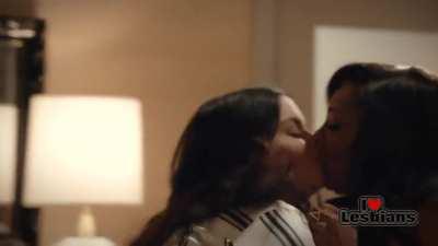 Jodi Lyn O'Keefe & Tiffany Hines (Hit the Floor - s04e02)