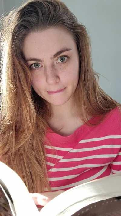 POV: I'm having trouble focusing on my book.