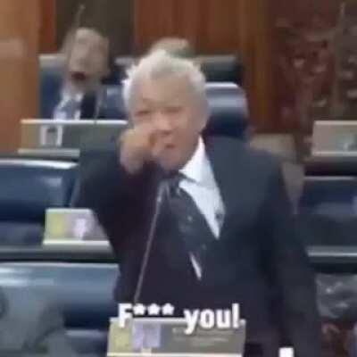 He do speak english.