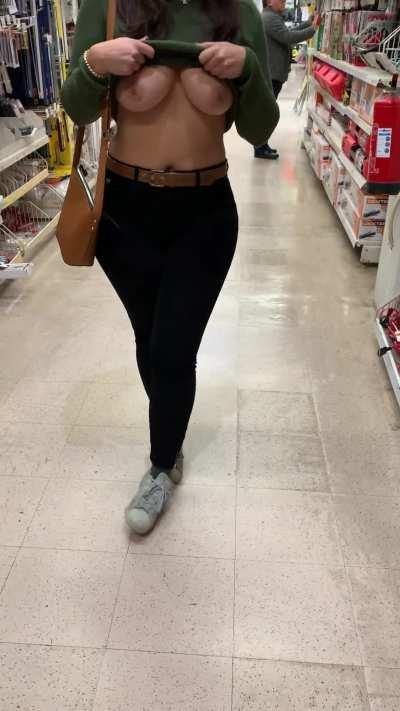 Flashing while shopping should be considered a hobby [gif]