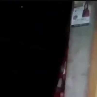 Peruano captado en cámara 😳😳😳