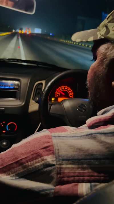 Cab driver fingaring my pusssy