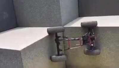 RC crawl explorer conquered a complete right-angle, real cool and mad still!!