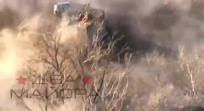 RU POV. Video showing RGF 20 division's soldiers taking ukrainian positions near Kurakhove. 