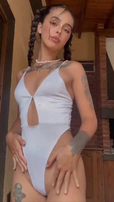 19 (f) year old ready to taste hot cum for the first time in my life :)