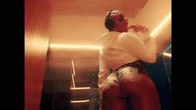 who looking at megan 😈