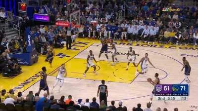 [Highlight] Warriors ball movement leads to a wide open 3 from Steph!