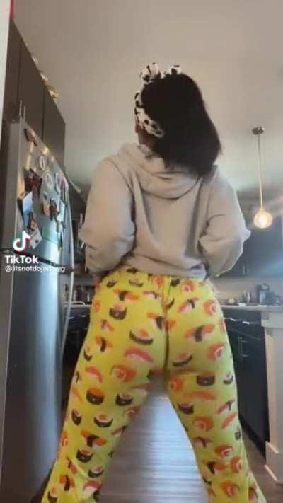 Soft & Jiggly No.574 (Just Can’t Get Enough Of Her) 😍🍑