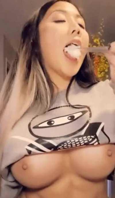 How to eat rice with chop sticks