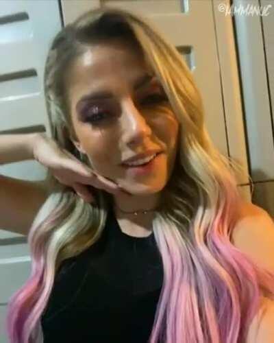 Lexi Cute Pose 🤗😌