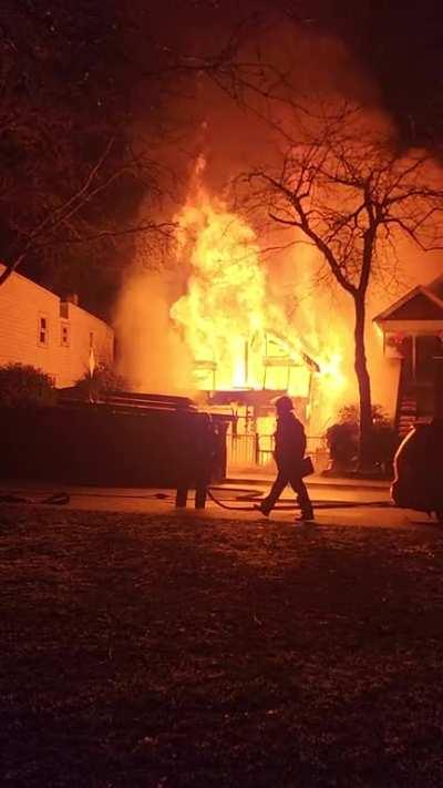 House burns and explodes. Explosion at 2m42s. Vancouver, Canada (01.25.23)