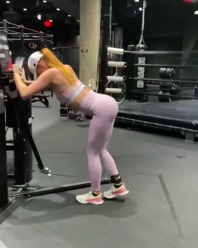 Danielle's amazing 🍑 in leggins