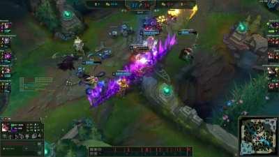 Hopeless Teamfight turns into 1v5 Penta because everybody misstimed their spells on the GA (Gold 2 average in this game)