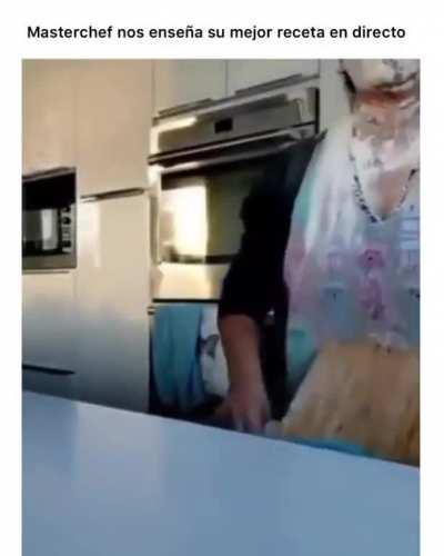 Tú vieja intentando ser youtuber...