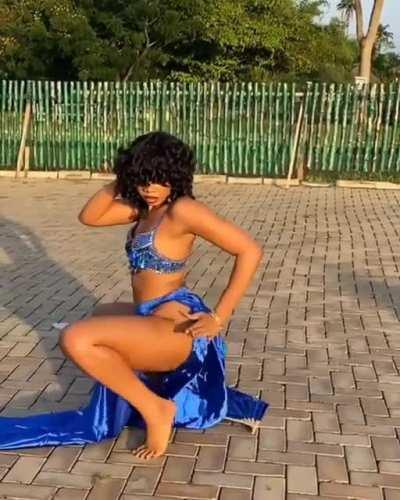 Putting on a show! 😍🍑