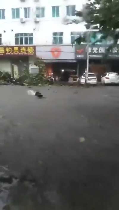 Affected by Typhoon Matmo, seawater backflow occurred along the coast of Zhanjiang, Guangdong, and some streets were flooded.