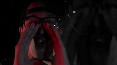 Este sub viendo las noticias.