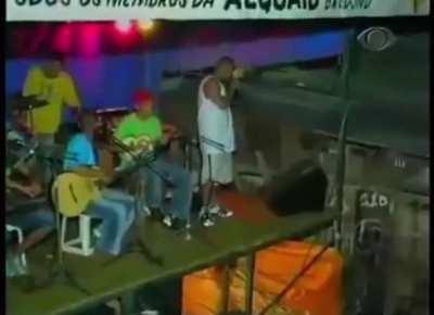 Festinha na casa do mumu