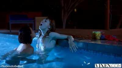 [/r/SoGoodtoBeBad] In and out of the pool