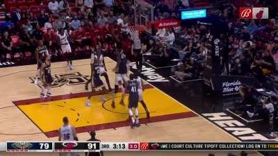 [Highlight] Tyler Herro with the pretty finish through contact