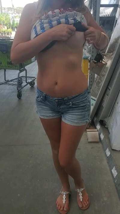 Been a while since i posted here. Hows about some outdoor unexpected tits