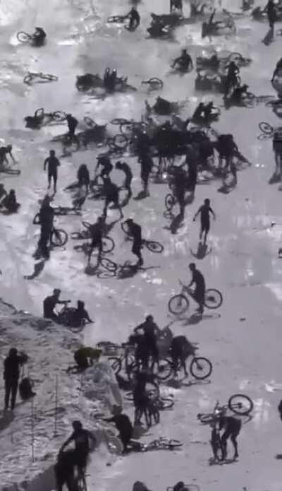 Downhilling an icy track with 700+ mountain bikers at once
