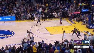 [Highlight] Steph Curry hits the Clutch 3 for the Win