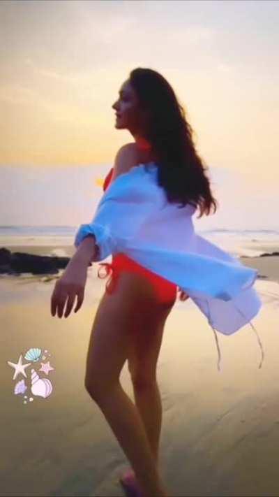 Khushali Kumar a thigh to worship