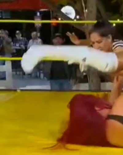 Ashley Facesitting pin in Elektra