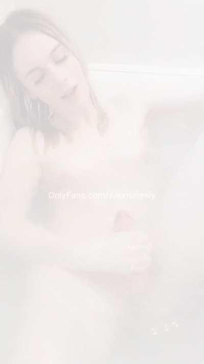 Do you wanna drink my bathwater? 💦🙈