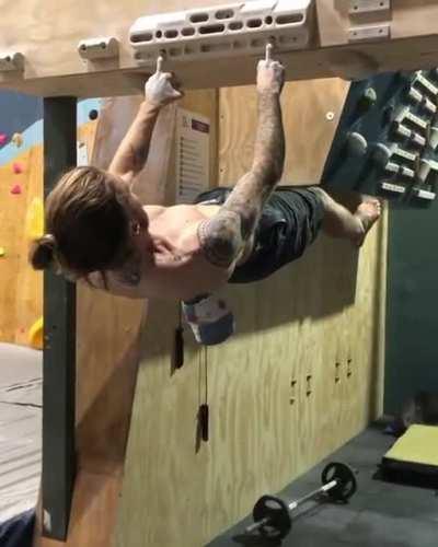 This guy has to be a pro climber