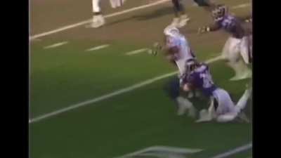 A three-time Pro Bowler, Wycheck was a key contributor on the Jeff Fisher-led Tennessee teams in the late 1990s and early 2000s, also being a part of Tennessee’s magical run in the 1999 season, where the franchise played against the St. Louis Rams in Supe