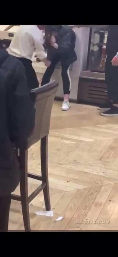 Girl brings out knife in fight