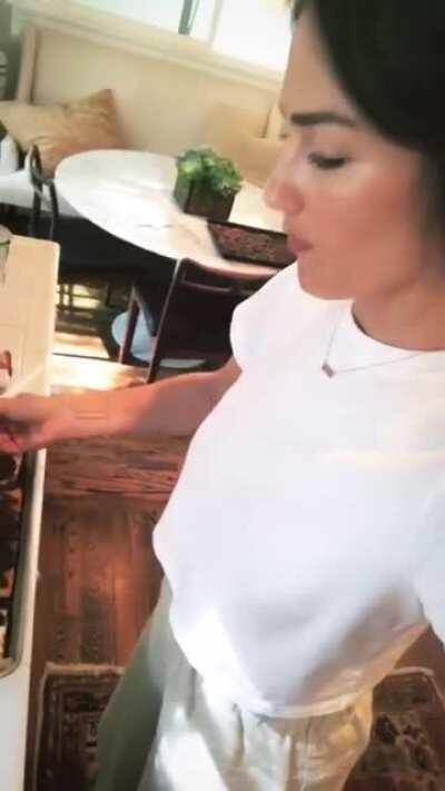 Minka making normal things sexy