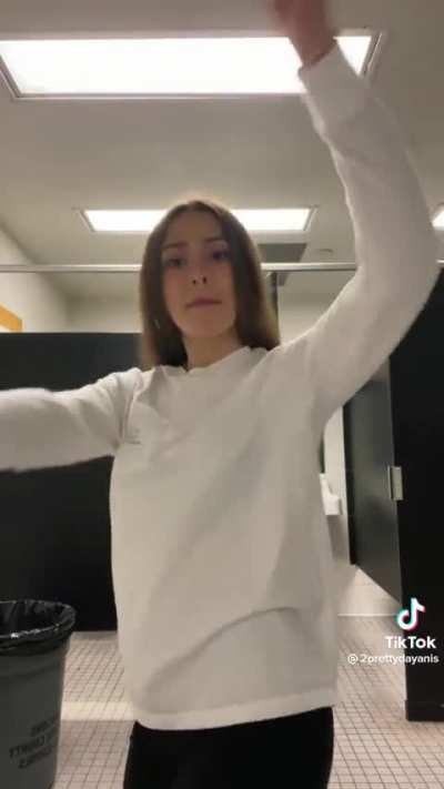 showing us her fat ass🥵