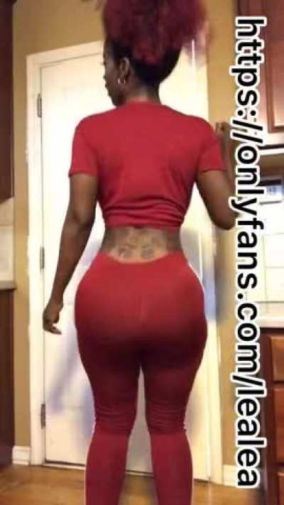 She's been jiggling these fake cakes for a long time (and I love it)