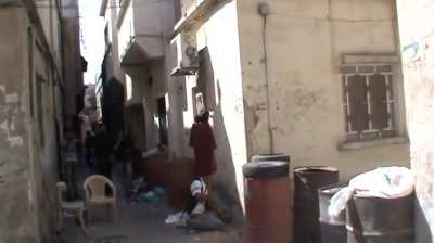 Early-war FSA fighters use a dummy to bait Syrian Army fire - 9/17/2012