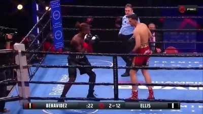 David Benavidez shows off his hand speed and counter punching ability against Ronald Ellis